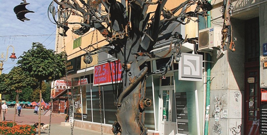 "Дерево счастья" на "стометровке"