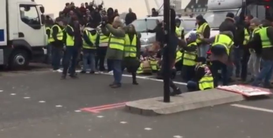 скриншот из видео Maverick