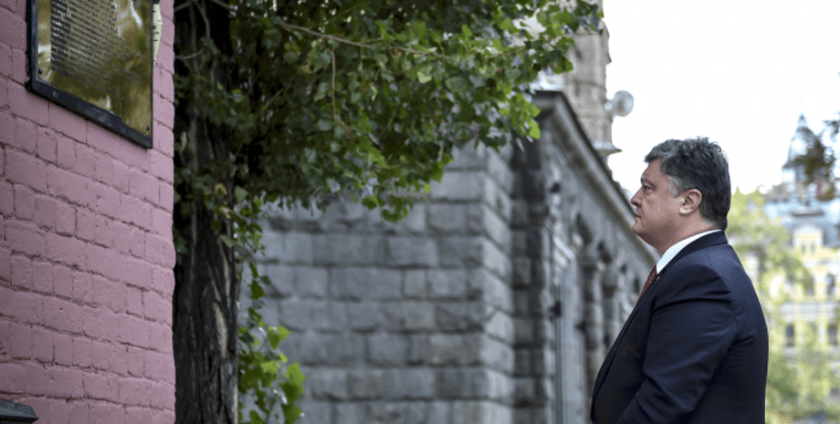 Петр Порошенко почтил память погибших журналистов / Фото пресс-службы президента