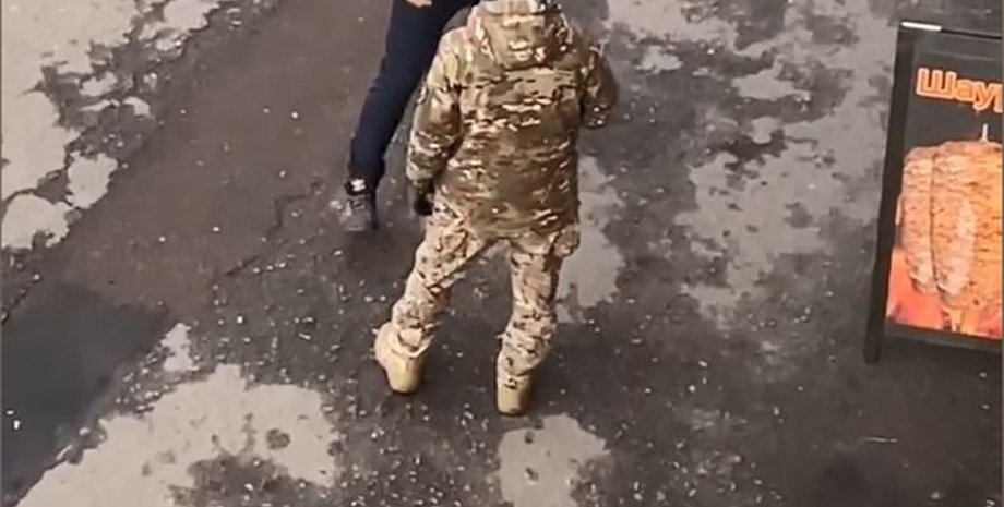 война рф против украины, мобилизация в украине, избиение, работник тцк, новости житомира