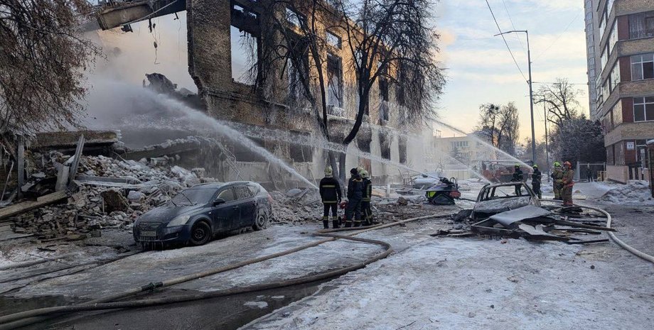Последствия атаки БПЛА Последствия атаки БПЛА зафиксировали в Соломенском районе Киева
