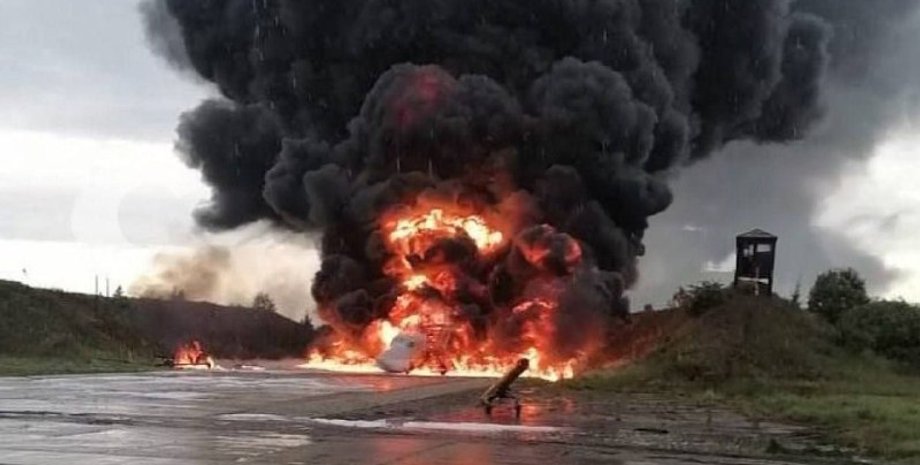 ракетоносец-бомбардировщик Ту-22М , сгорел самолет,