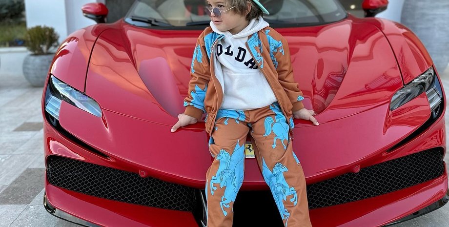 самый молодой автогонщик, Зайн Софуоглу, Ferrari SF90 Stradale, ребенок за рулем