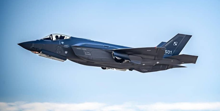 Польський винищувач F-35 винищувач F-35 у польоті