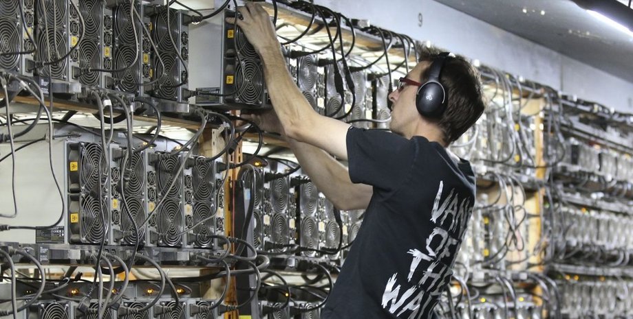 Майнер, майнинг, криптовалюта