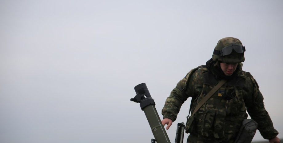Боец АТО в Донбассе / Фото: пресс-центр полка "Азов"