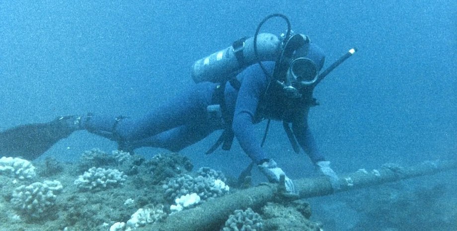 интернет-кабель в Ормузском проливе
