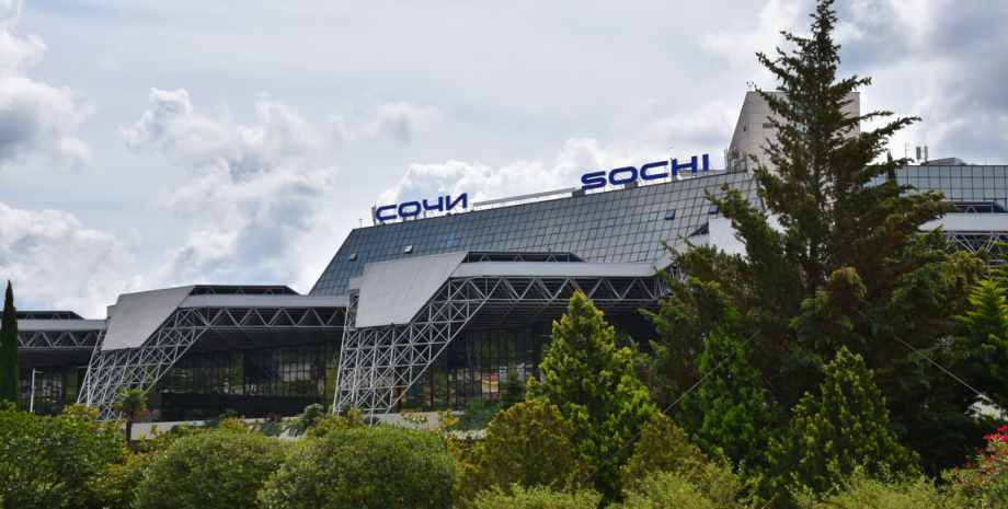 Аеропорт Сочі у РФ Атака на нафтобазу в Сочі