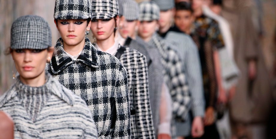 модели на подиуме, тренды осень 2021,