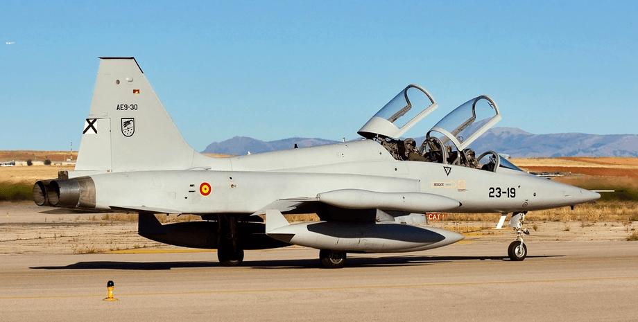 новый учебный истребитель