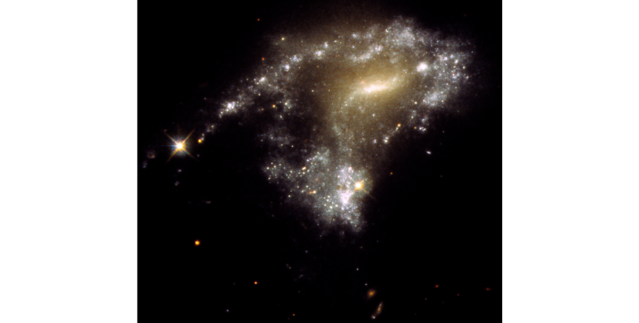 галактика AM 1054-325