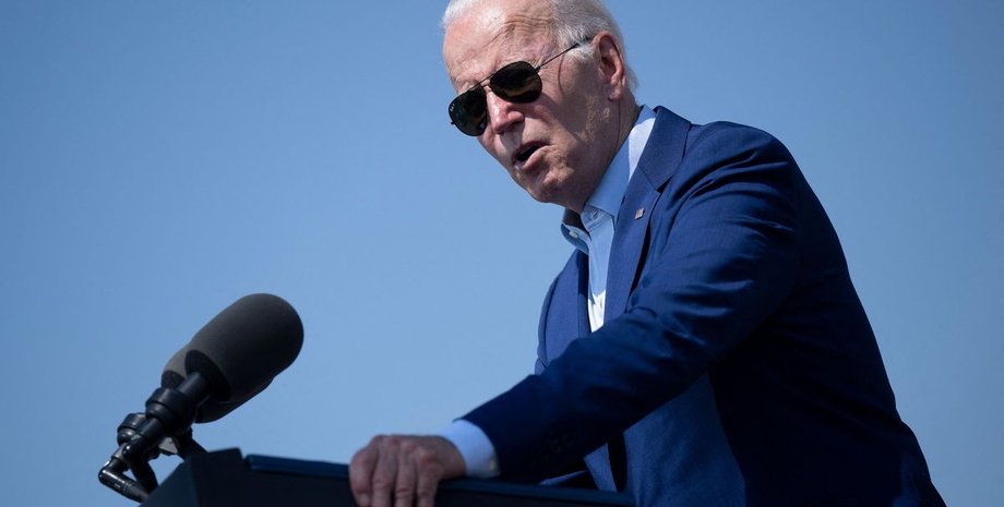 Джо Байден, экс-президент США, выступление, микрофон, трибуна