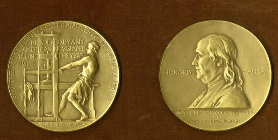 Медаль, вручаемая обладателю Пулитцеровской премии