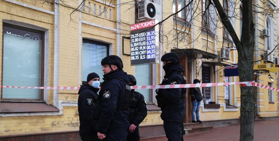 После стрельбы в райотдел доставили 14 человек