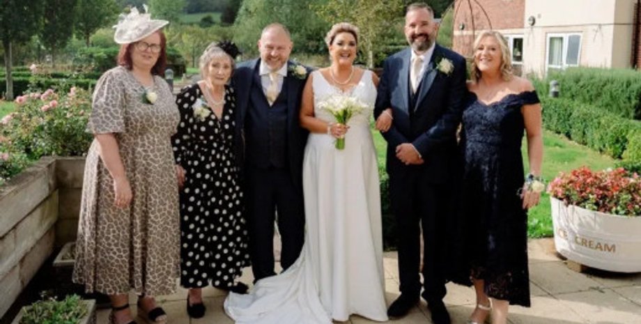 Наречена перенесла церемонію заради матері з деменцією