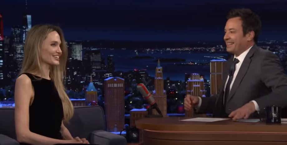 Анджелина Джоли, Джимми Фэллон, студия