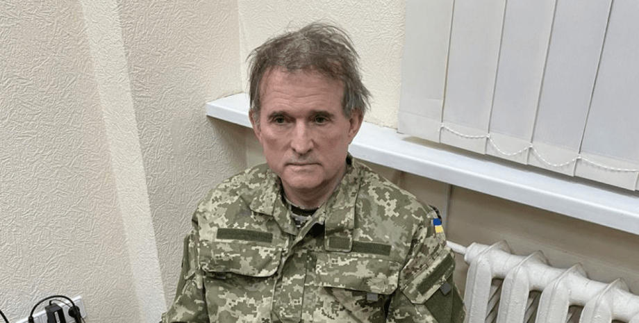 Задержанный Медведчук в военной форме.