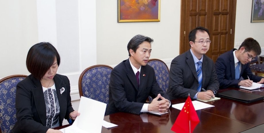 Встреча с китайскими дипломатами / Фото: 5.ua
