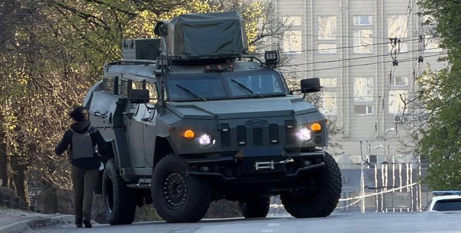 Броньований автомобіль У Києві ліквідували стрільця