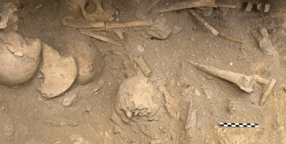 Миштеко-сапотецкая гробница, Сан-Хуан-Икскакиштла, мексиканская археология, мезоамериканская цивилизация, классический мезоамериканский период, находка древнего захоронения