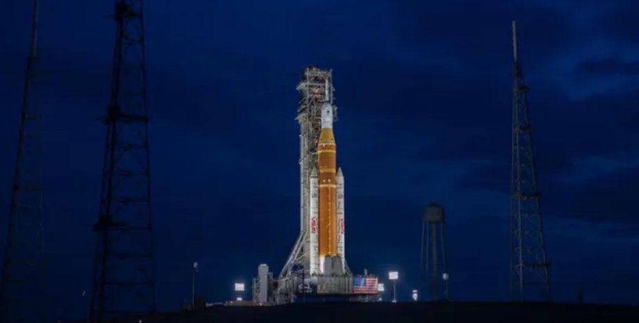 Space Launch System Артемида 2