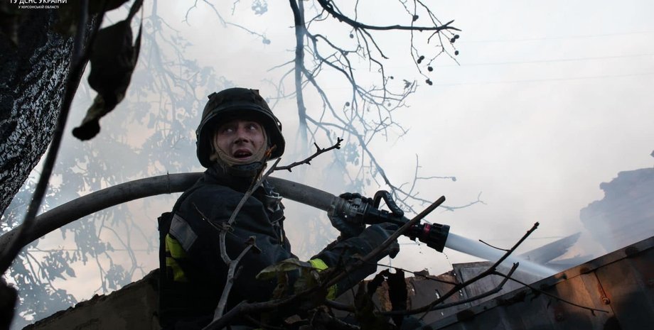 пожарный, гсчс, спасатель, пожар в херсоне, обстрел херсона, херсон 2 июля, херсон сейчас