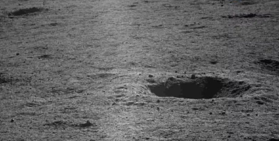 Лунные кратеры. 12 апреля 2019 года, CLEP/CNSA