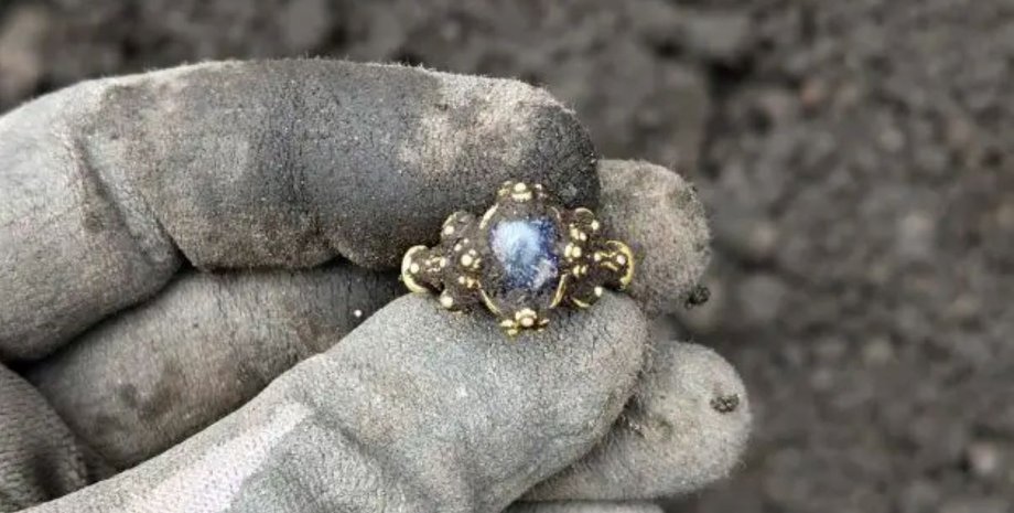 археологи виявили золотий перстень