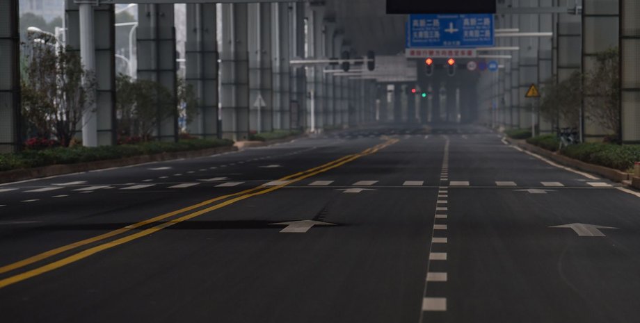 Пустые дороги и улицы в Ухани. Фото: CNN