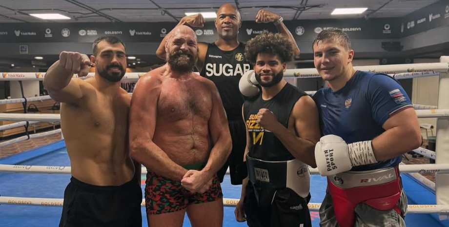 Тайсон Ф'юрі з росіянином Олексієм Дроновим Тайсон Ф'юрі, спаринг, росіянин, Олексій Дронов, реванш з Усиком