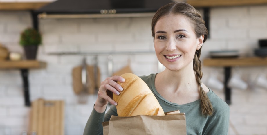 Хліб, люди неправильно зберігають хліб, як зберігати хліб, черствіє хліб, біля плити, хліб у холодильнику, порада кухаря,