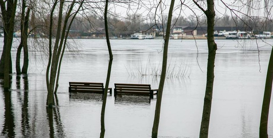 уровень воды в Днепре, уровень воды в районе Киева, сброс воды в Киевской водохранилище, половодье в Украине
