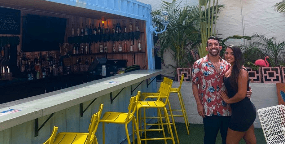 Записка от бармена, бармен спас девушек от преследователей, записка, приставал к девушкам, назойливый клиент, соцсети, курьезы