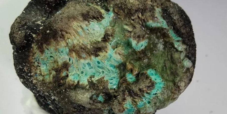 пластиковый камень