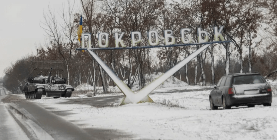 Танк блія в'їзду до Покровська