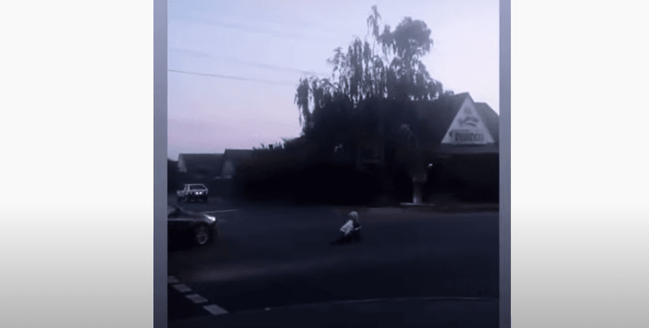 мелітополь, жінка на дорозі, фото