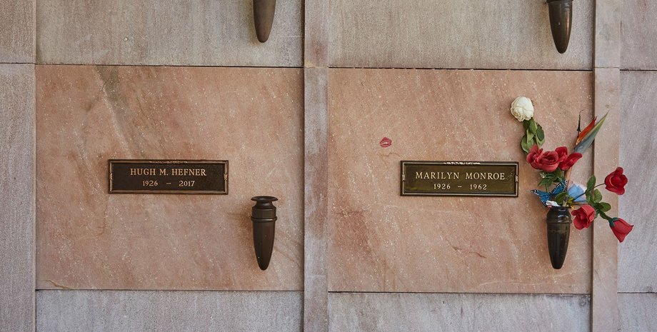 могила, колумбарий, хью хефнер, мэрилин монро