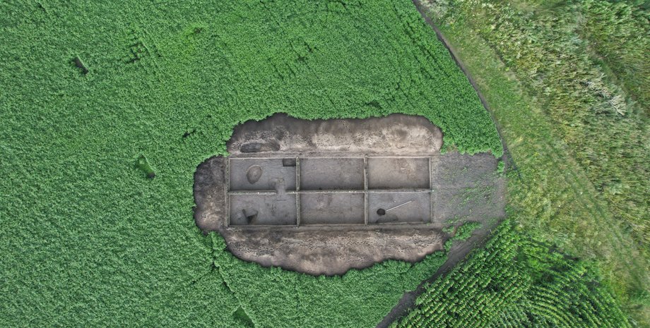 Археологічні розкопки в Україні, Київська Русь, Археологічний комплекс «Острів–Сухоліси», Поховання, Історія, Середньовічні поховання, Релігійні обряди в археології, Давньоруське городище, Археологічні дослідження у Київській області