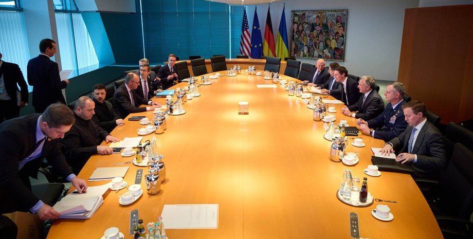 Українська та американська делегації Володимир Зеленський та Стів Віткофф на переговорах 14 грудня