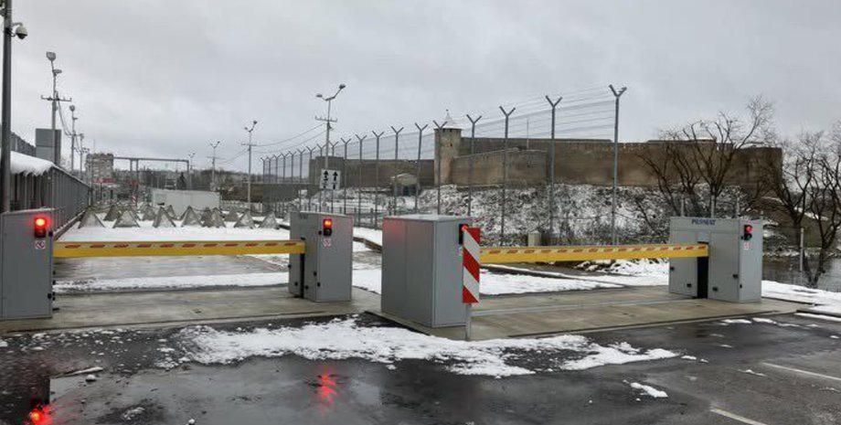 країни Балтії укріпили пропускні пункти на кордоні з РФ