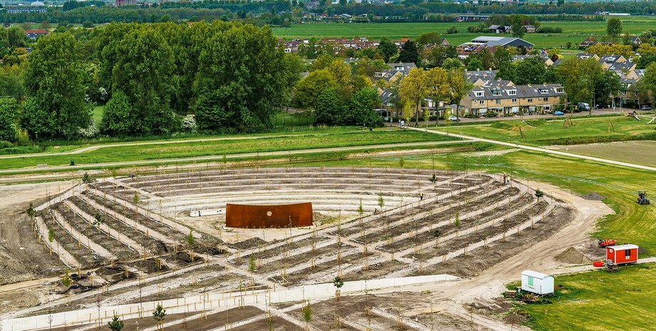 Подготовка памятника / Фото: monumentmh17.nl