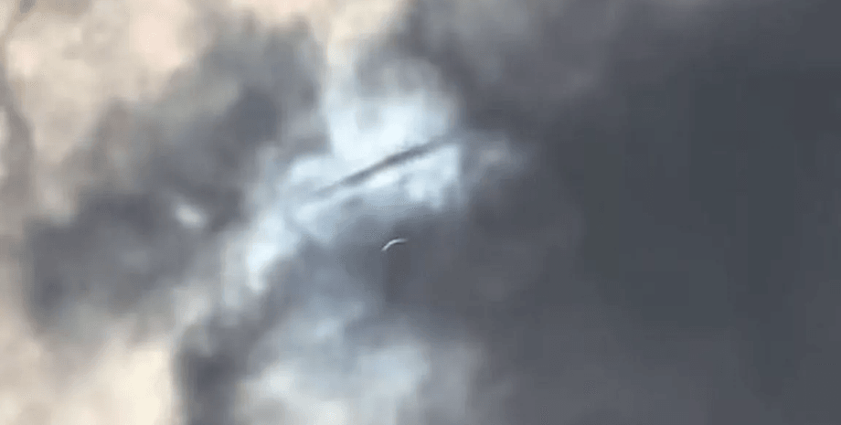 Люди заметили НЛО, НЛО в США, НЛО во время солнечного затмения, полное солнечное затмение, затмение 2024, НЛО, инопланетяне