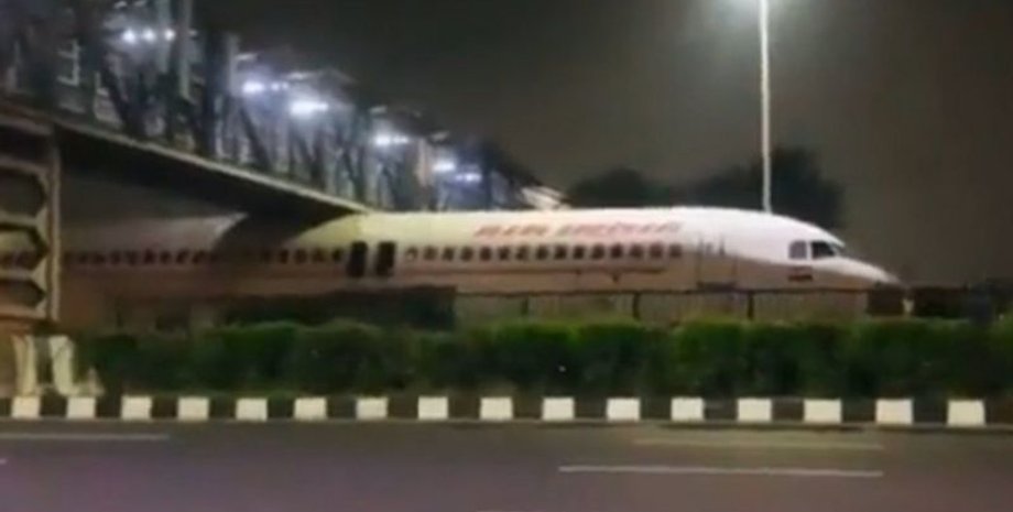 літак, індію, застряг