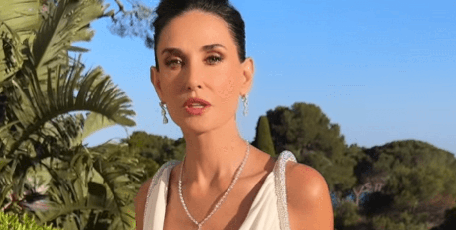 Деми Мур, деревья