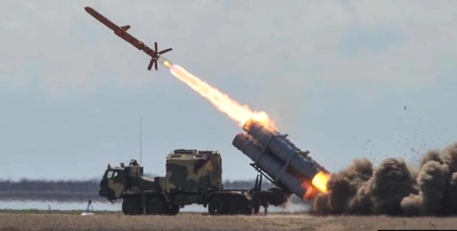 Далекобійні ракети, зброя українського виробництва, виробництво зброї в Україні