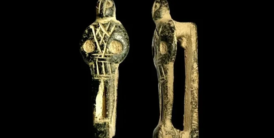 Польша, артефакт, находка, ученые, ремень, петля, изображение, мужчина, женщина, археология, археологи, средневековье, Европа