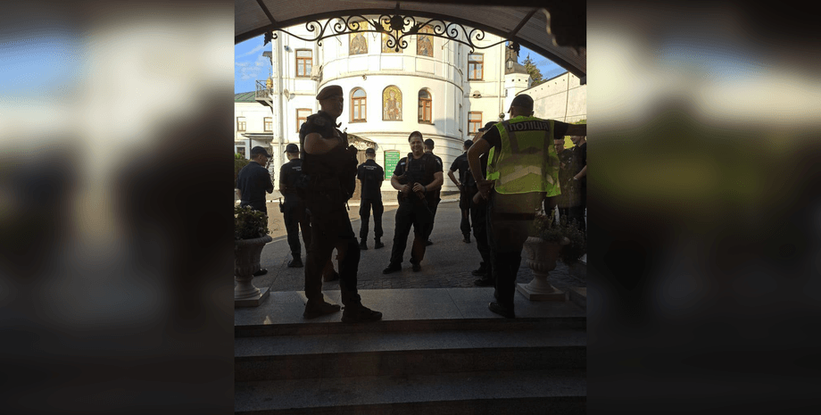 Лавра, Киево-Печерская лавра, полиция полицейские, оцепление