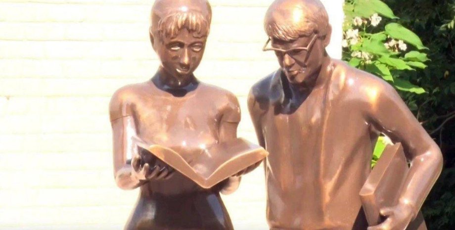 в россии поставили памятник фильму операция ы