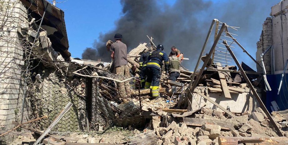 Липці, Харківська область, обстріл, дим, пожежа, руйнування, війна в Україні, фото