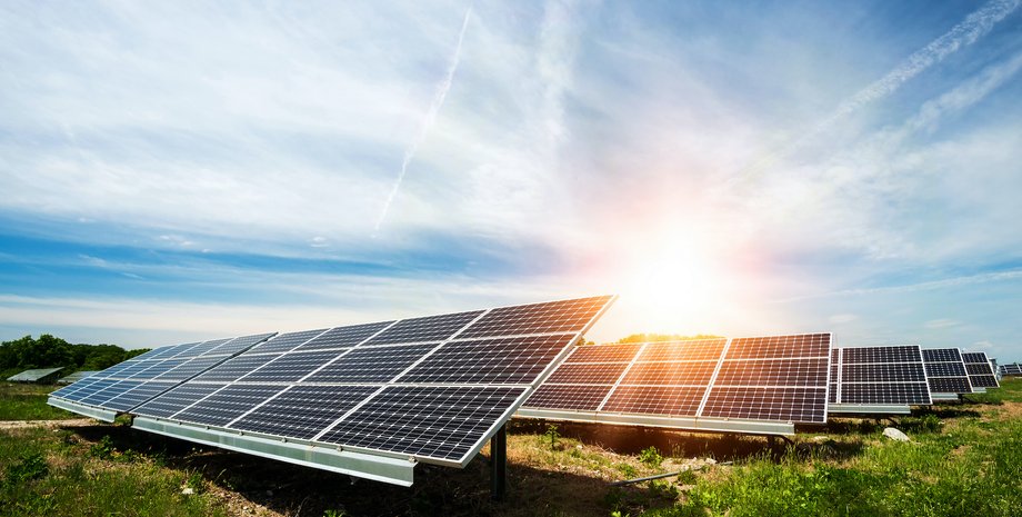 Солнечные панели в поле